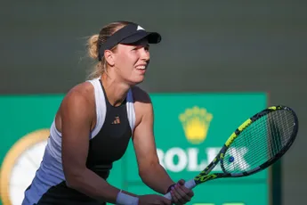 Caroline Wozniacki é derrotada no regresso à Billie Jean King Cup e desiste ao fim de apenas 30 minutos