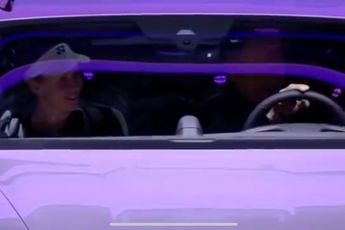 (VIDEO) Elena RYBAKINA recebe o seu novo Porsche... mas não pode conduzir e fica no lugar de passageiro