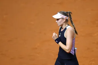 Elena RYBAKINA esmaga Marta KOSTYUK e conquista o Porsche Tennis Grand Prix