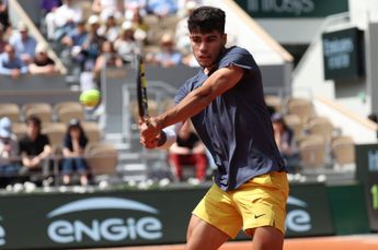 Der Arm macht sich gut : Auftaktsieg für Carlos Alcaraz bei seinem Debüt bei Roland Garros 2024