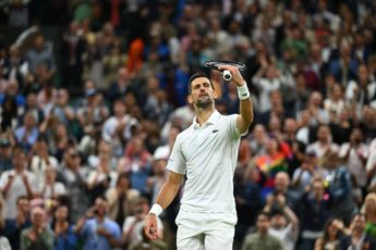 Während des Interviews mit Lorenzo Musetti wird Novak Djokovic wieder vom Wimbledon-Publikum ausgebuht