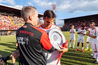 Foto's: FC Twente bedankt Ruiz met prachtige schaal voor afscheidswedstrijd