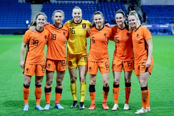 Casparij en Dijkstra hard onderuit met Oranje Leeuwinnen tegen Engeland