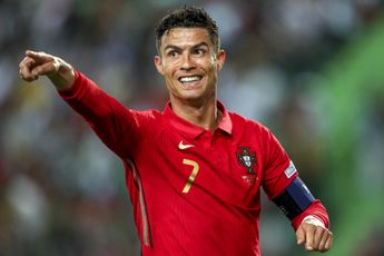 HUMOR: Twente-spelers imiteren slapende Cristiano Ronaldo
