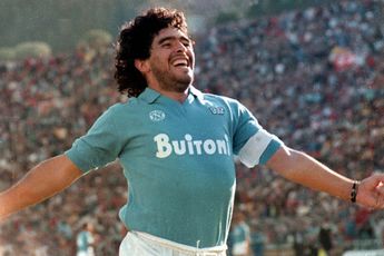 Foto: Door Maradona gesigneerde wedstrijdvaan Napoli - FC Twente teruggevonden