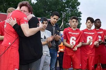 Emotioneel eerbetoon tijdens FC Twente Cup: "Iedereen was ineens muisstil, heel indrukwekkend"