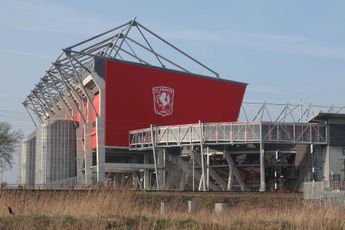 FC Utrecht door honderden supporters gesteund op bezoek bij FC Twente
