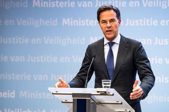 Premier Rutte over verbod betaald voetbal: "Zuur, maar we ontkomen er niet aan"