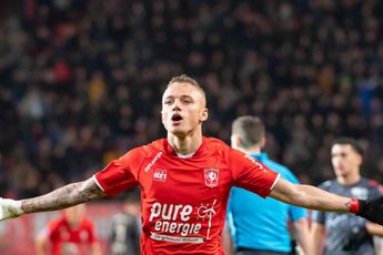 Video: Noa Lang ontvangt applaus van supporters FC Twente