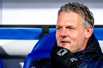 Prachtige beelden: Trotse assistent-trainer Uneken ziet hoe 19-jarige zoon scoort bij PSV-debuut