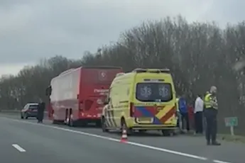 Onwel geworden speler weer bij de selectie: "Echte vervelende dingen zijn uitgesloten"