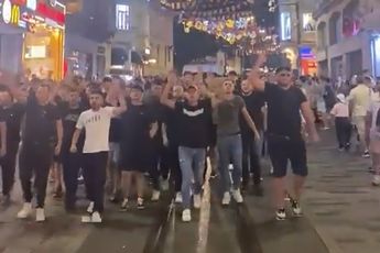 Video: Fenerbahce-fans marcheren door Istanboel: "Fuck you, fuck you, fuck you Twente!"