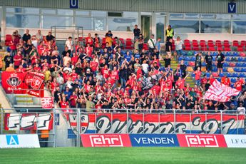Zien: Spelers bedanken groep Twente-supporters na oefenduel tegen CD Eldense