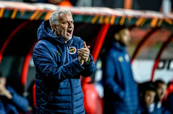 Mourinho onder de indruk van Oosting: "Geen naïef team met een filosoof als coach"