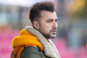 Özcan Akyol roept FC Twente op tot actie: "Zelf optreden voordat de UEFA dat gaat doen!"