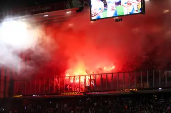 Qarabag FK-supporters uit heel Europa in uitvak Grolsch Veste, nauwelijks fans reizen uit Azerbeidzjan