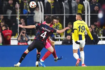 Horrorbotsing Pröpper met eigen keeper, Cerny scoort twee fraaie goals