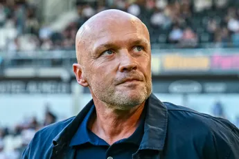 "Dat is totale onzin": Schreuder haalt uit na kritiek en weigert aanpassingen tegen FC Twente