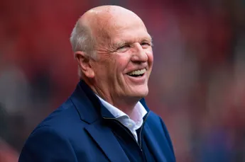 Streuer zwaait vol trots af als TD bij FC Twente: "Zal nog vaak in het stadion komen"