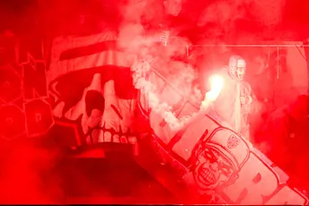 Van Polen geniet van gekkenhuis in De Grolsch Veste: "Wat een kabaal hè"