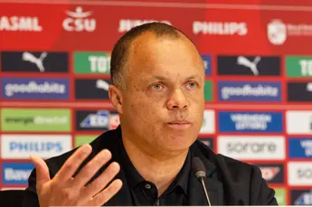 "Dat mag, dat is zijn mening": PSV-directeur Steward reageert op uitspraken Ten Hag