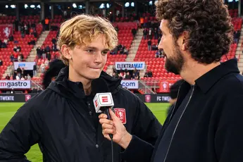 Spits Pim Bruggink (18) duikt op bij FC Twente en plaagt vader Arnold: "Ik ben langer en sterker"