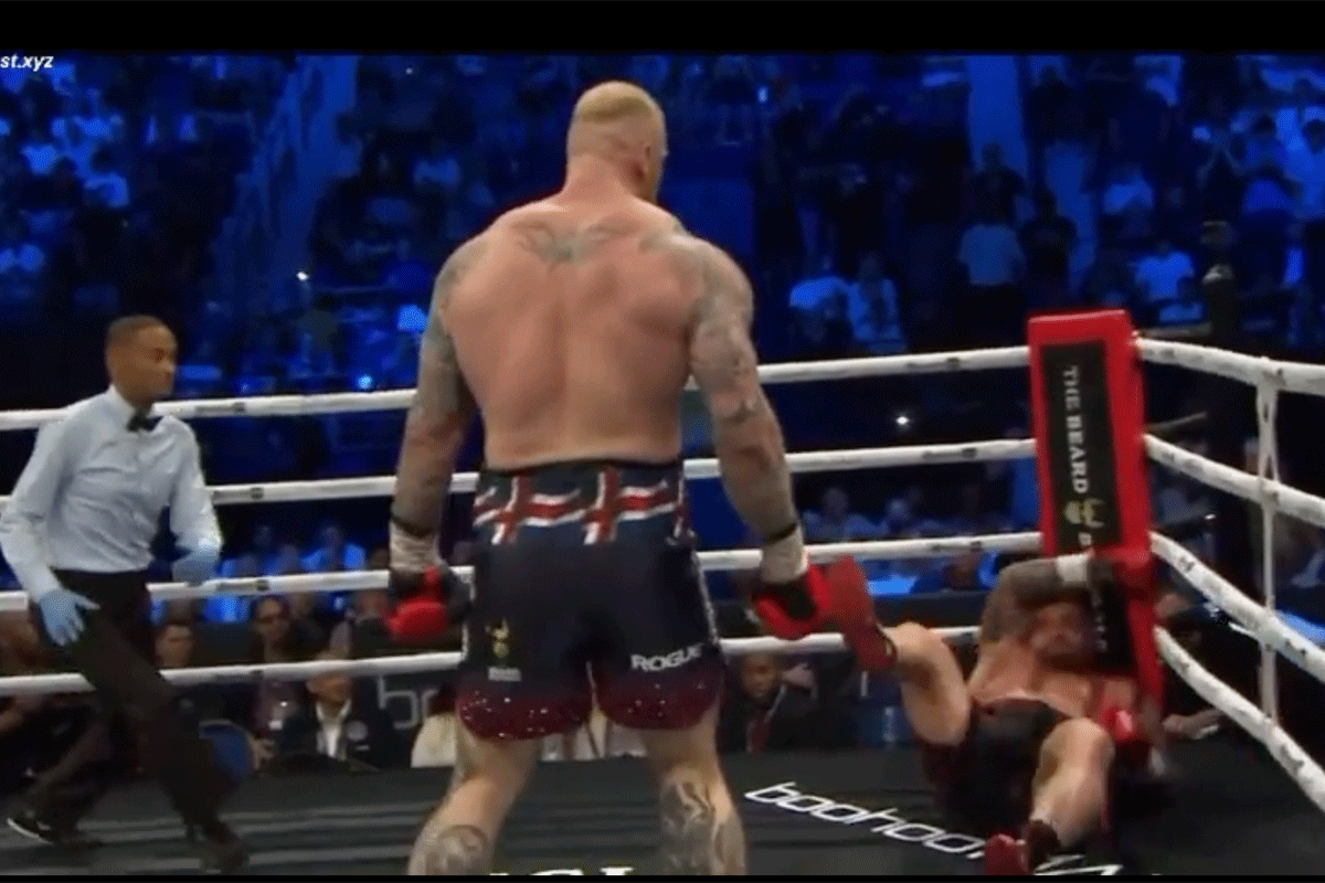 Door de boksring gebeukte sterkste man hoopt op rematch (video)