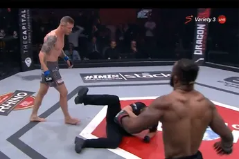 Sick! Scheids krijgt stoot voor zijn kanis van kooivechter (video)