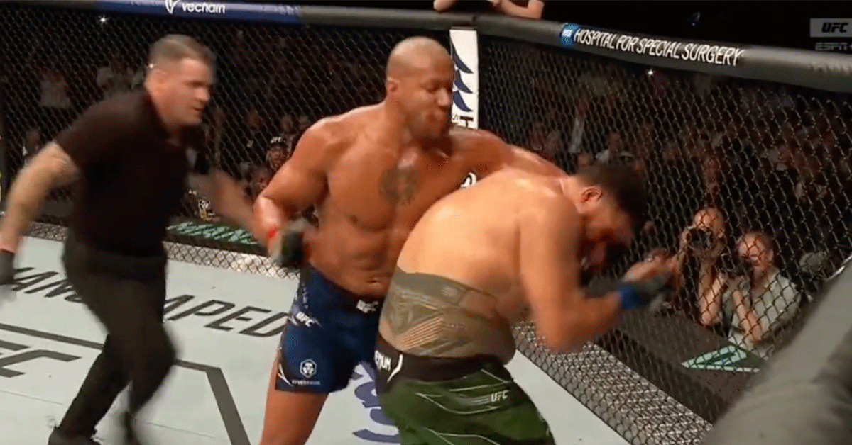 Gane verslaat 'betonkop' Tuivasa in ware MMA-oorlog | UFC Paris video