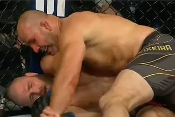 Glover Teixeira (42) onttroont UFC-kampioen Jan Blachowicz