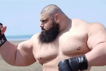 Iraanse Hulk 'delete' zichzelf na gênant boksgevecht
