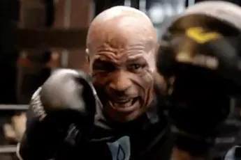 Oud boksrivalen Tyson en Holyfield lanceren omstreden snoepjeslijn