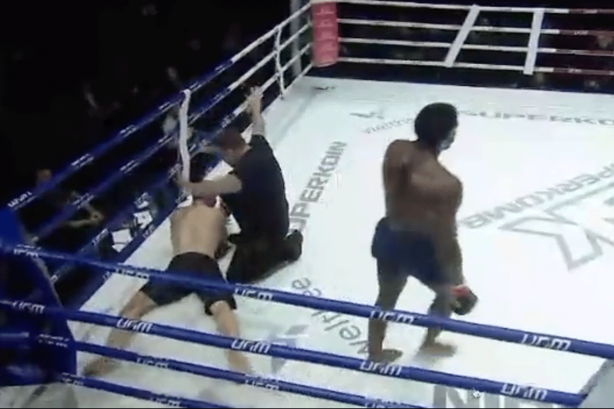 Cedric Doumbé KO't Arbi Emiev in MMA-debuut (video)