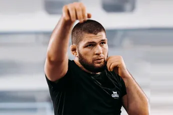 'Khabib help!' Anti-mobilisatie demonstranten vragen hulp aan UFC-ster