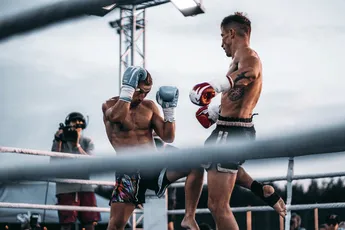 'Kickboksers massaal besmet!' Covid-19 slaat toe bij evenement