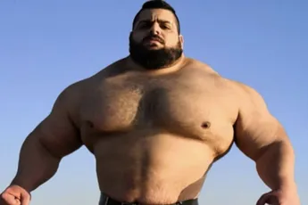 Terug van weggeweest! Iraanse Hulk duikt weer op voor gevecht