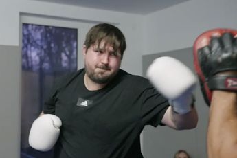 Mislukte voetbalster gaat MMA-vechten! '50 kilo afvallen en knallen'