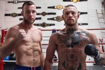 🎥 UFC-ster Conor McGregor in actie voor doodzieke kickbokser Robbie Hageman: 'Eindelijk'
