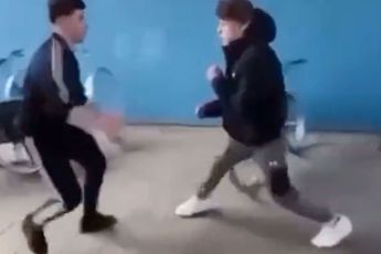 🎥 Jonge vechtexpert veegt de vloer aan met aanvaller! Liet zich niet intimideren