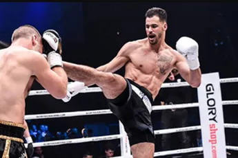 Vuurwerk verwacht! Yousri Belgaroui in actie tijdens MMA event in Amsterdam