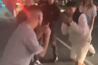 🎥 Kickbokser schakelt aanvaller uit met back kick op straat! 'Snel en effectief'