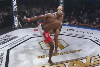 🎥 KO Meesterwerkje! Vechter zwaar onderuit door hamervuist flying-kick combi