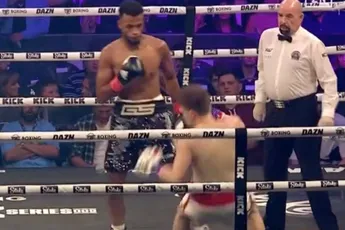🎥 Zoon vechtlegende slaat debutant zwaar onderuit! 'Dat heeft hij van zijn vader'