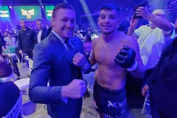 🎥 Conor McGregor getuige van knokpartijen in Roemenië: 'Echte vechters'
