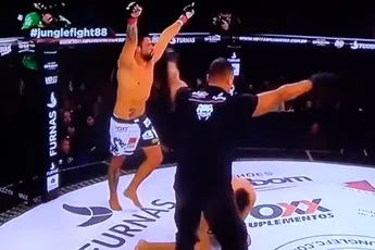 🎥 Bizar record UFC-vechter waar je niets van wist: '3 x in 1 gevecht'