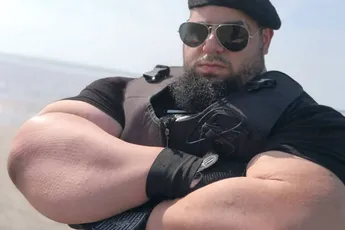 🎥 De terugkeer van de Iraanse Hulk: 'De MMA wereld shockeren'
