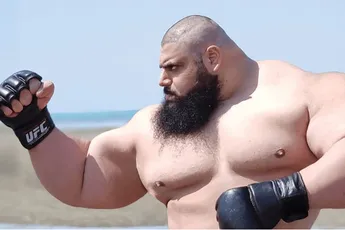 🎥 Iraanse Hulk doorstaat zware test voor komend gevecht: 'Keihard en klaar'