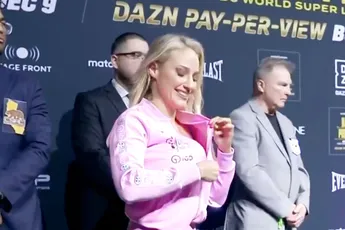 🎥 Bokskampioene Ebanie Bridges in lingerie steelt de show tijdens staredown met rivaal
