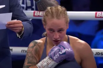 'Dit is levensgevaarlijk!' Ebanie Bridges haalt uit naar omstreden boksbeleid en domme fans
