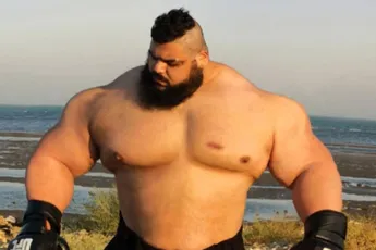 Iraanse Hulk neemt Tsjechen flink te grazen! 'ik laat me niet provoceren'